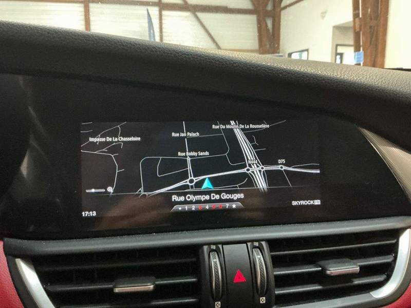 Alfa Romeo Giulia 2.0 Turbo Veloce AWD 280CP - rate, garantie - 2018 - 21.350 EUR - imagine 15