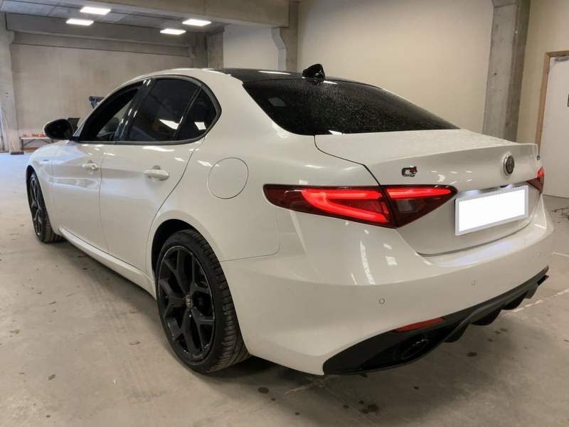 Alfa Romeo Giulia 2.0 Turbo 280CP - rate, garantie, avans 0 - 2021 - 24.350 EUR - imagine 3
