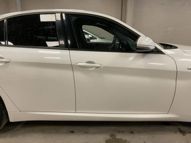 Alfa Romeo Giulia 2.0 Turbo 280CP - rate, garantie, avans 0 - 2021 - 24.350 EUR - imagine 6