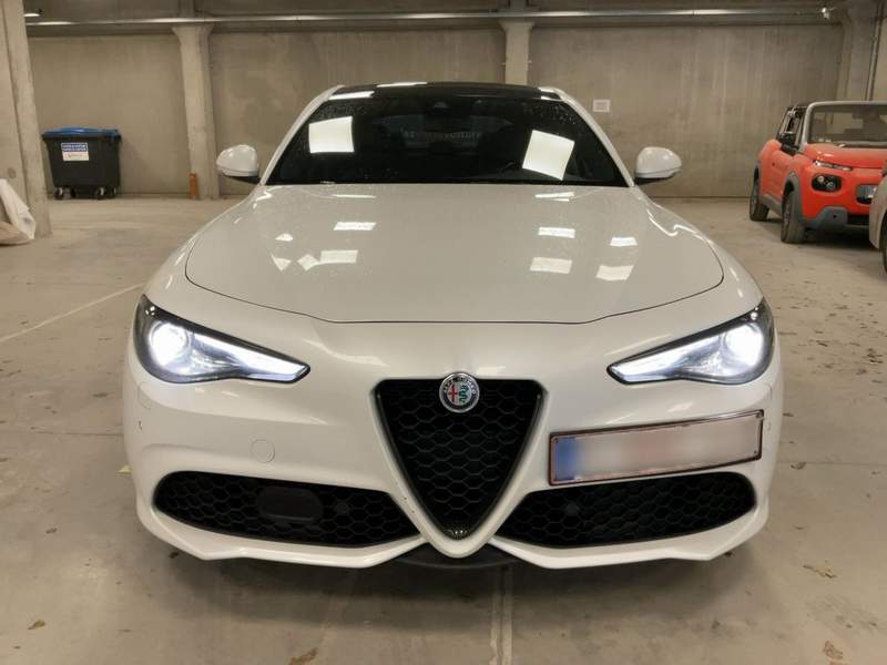Alfa Romeo Giulia 2.0 Turbo 280CP - rate, garantie, avans 0 - 2021 - 24.350 EUR - imagine 8