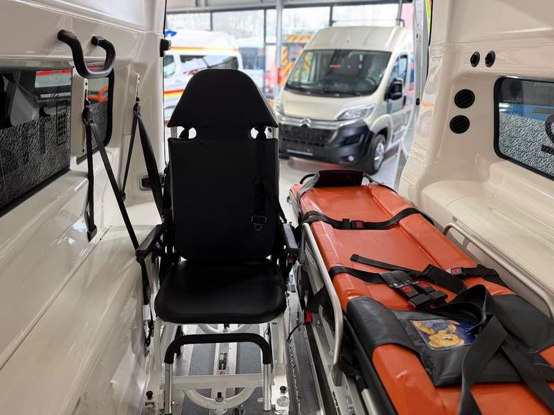 Ford Custom L2H2 Salvare | Ambulanta, rate, leasing - 2020 - 23.900 EUR - imagine 10