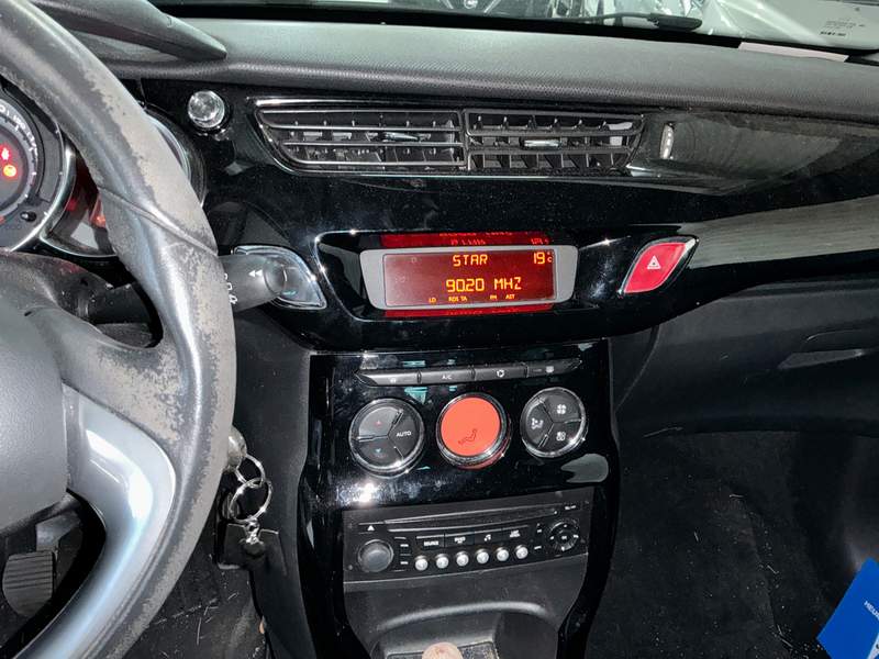 DS Automobile DS3 VTi benzina manual in rate, avans 0 - 2011 - 3.950 EUR - imagine 10