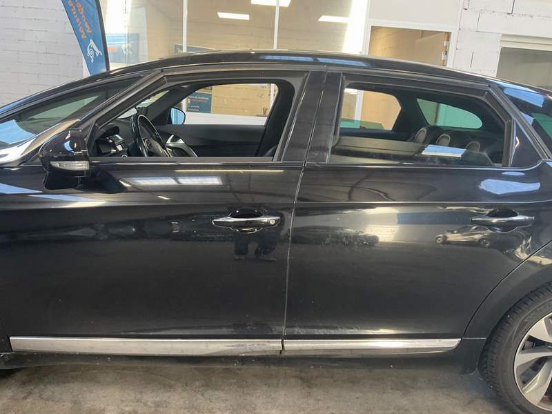Citroen DS5 2.0HDi 180CP automat - rate, garantie 12 luni - 2015 - 8.900 EUR - imagine 2