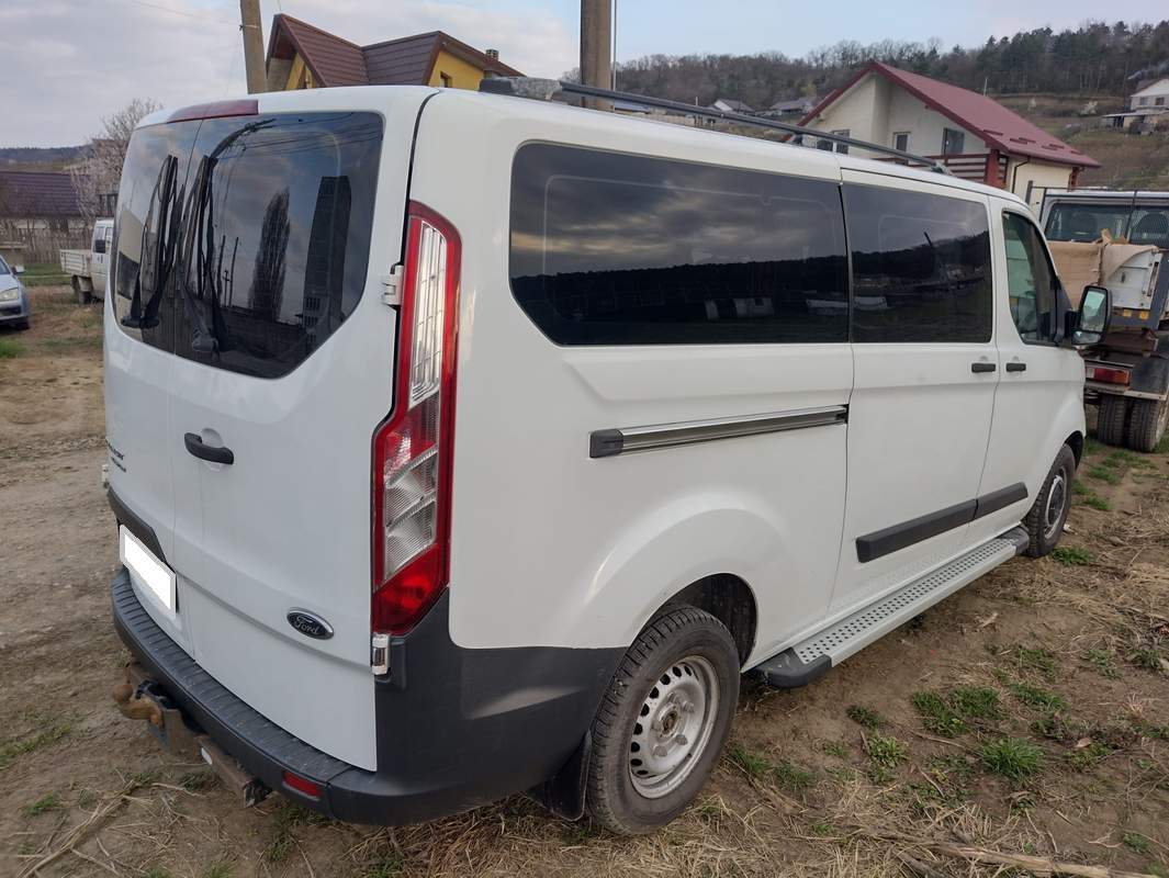 Ford CUSTOM 8+1 locuri - ampatament lung - 2015 - 12.750 EUR - imagine 2