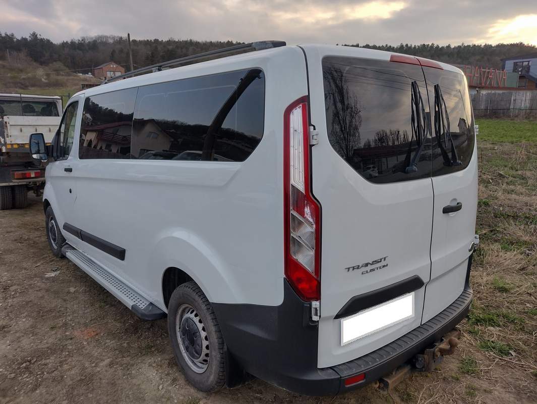 Ford CUSTOM 8+1 locuri - ampatament lung - 2015 - 12.750 EUR - imagine 4