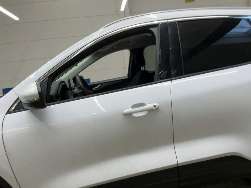 Ford KUGA benzina 1.5i in leasing, rate, garantie - 2022 - 12.800 EUR - imagine 13