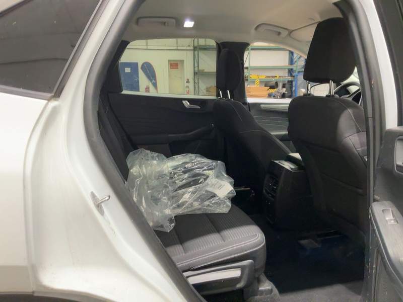 Ford KUGA benzina 1.5i in leasing, rate, garantie - 2022 - 12.800 EUR - imagine 7