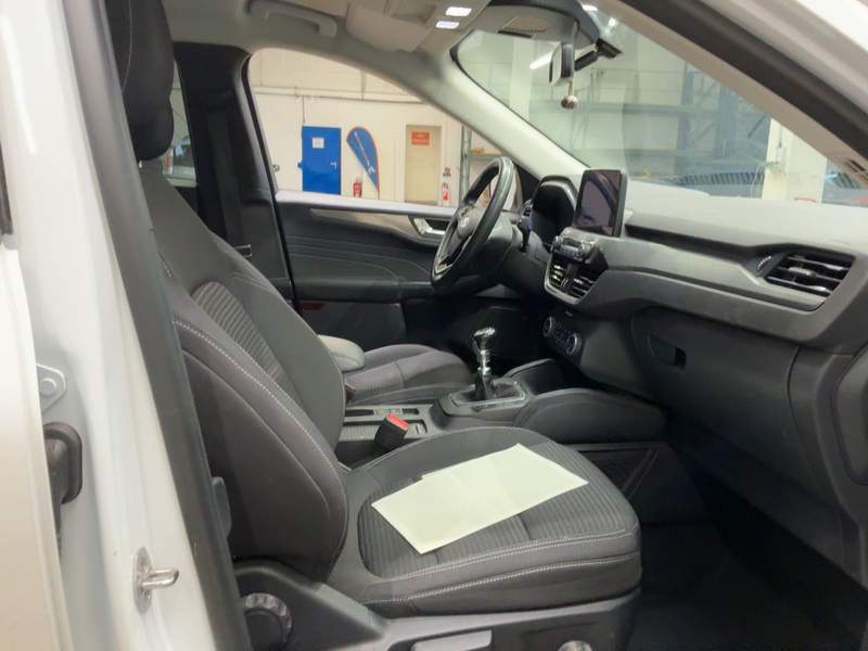 Ford KUGA benzina 1.5i in leasing, rate, garantie - 2022 - 12.800 EUR - imagine 8