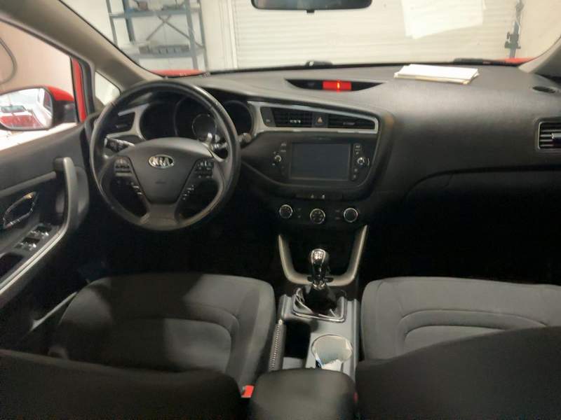 Kia Ceed 1.6CRDi ideala Bolt, Uber - avans zero - 2018 - 8.850 EUR - imagine 13