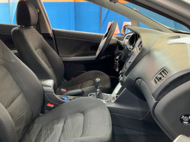 Kia Ceed 1.4CRDi EURO 6 - rate, garantie, avans zero - 2017 - 8.300 EUR - imagine 11
