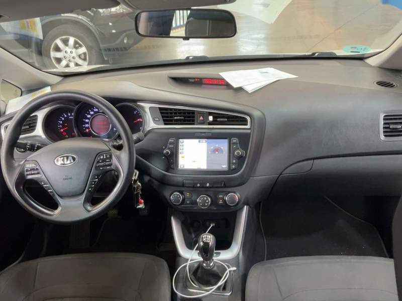 Kia Ceed 1.4CRDi EURO 6 - rate, garantie, avans zero - 2017 - 8.300 EUR - imagine 12