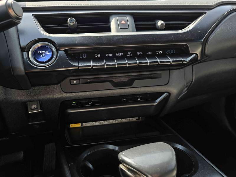 Lexus UX 2.0 Hybrid automat , leasing, rate, garantie - 2021 - 20.850 EUR - imagine 12