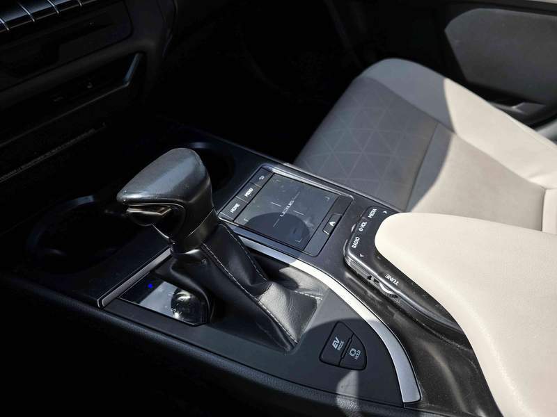 Lexus UX 2.0 Hybrid automat , leasing, rate, garantie - 2021 - 20.850 EUR - imagine 13