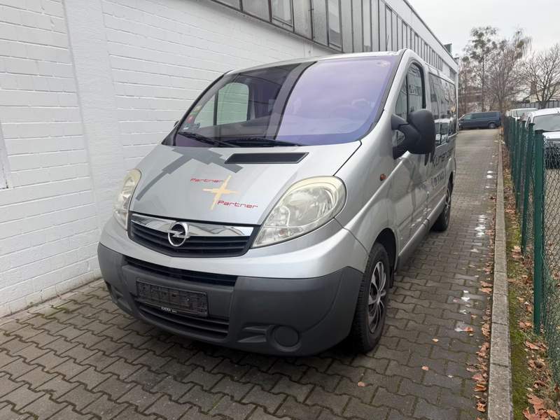 Opel Vivaro microbuz 9 locuri - rate, avans zero - 2012 - 8.500 EUR