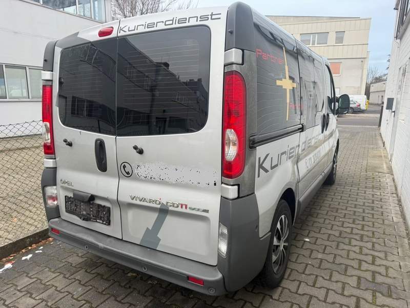 Opel Vivaro microbuz 9 locuri - rate, avans zero - 2012 - 8.500 EUR - imagine 2