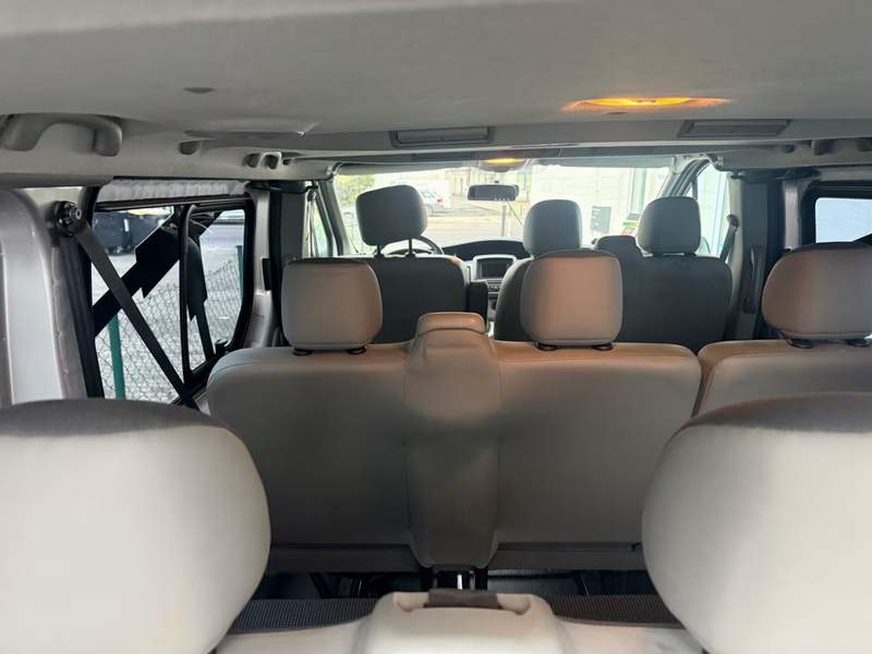 Opel Vivaro microbuz 9 locuri - rate, avans zero - 2012 - 8.500 EUR - imagine 14