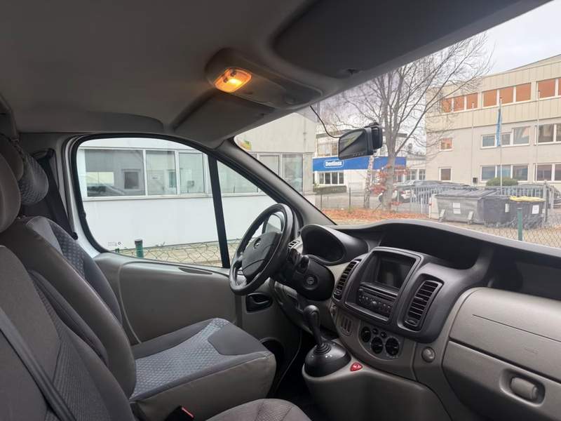 Opel Vivaro microbuz 9 locuri - rate, avans zero - 2012 - 8.500 EUR - imagine 9