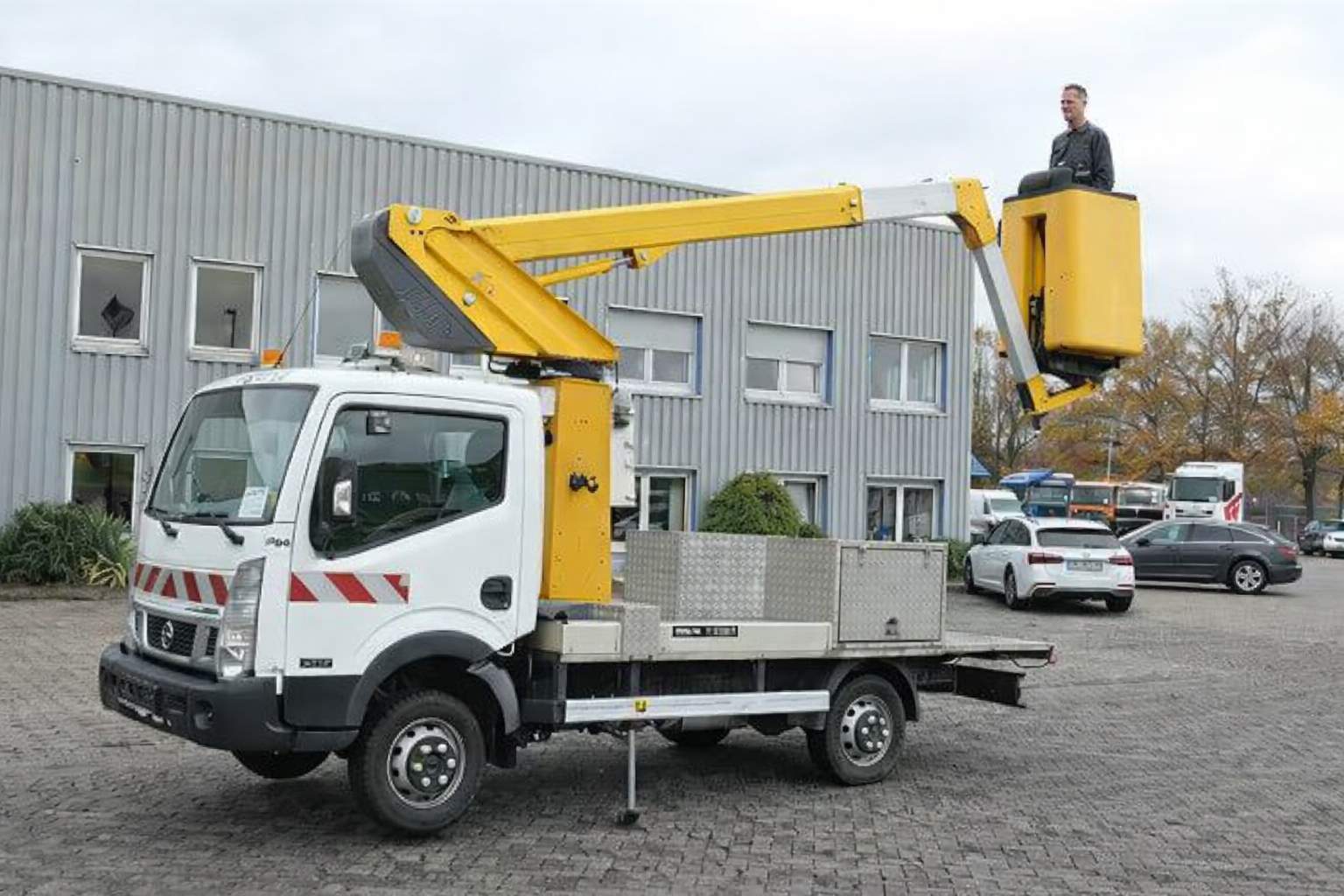 Nissan CABSTAR cu nacela 11 m inaltime de lucru - AC - 2015 - 17.900 EUR