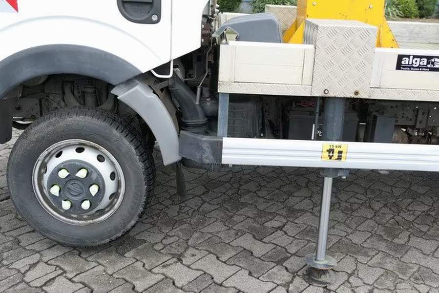 Nissan CABSTAR cu nacela 11 m inaltime de lucru - AC - 2015 - 17.900 EUR - imagine 3