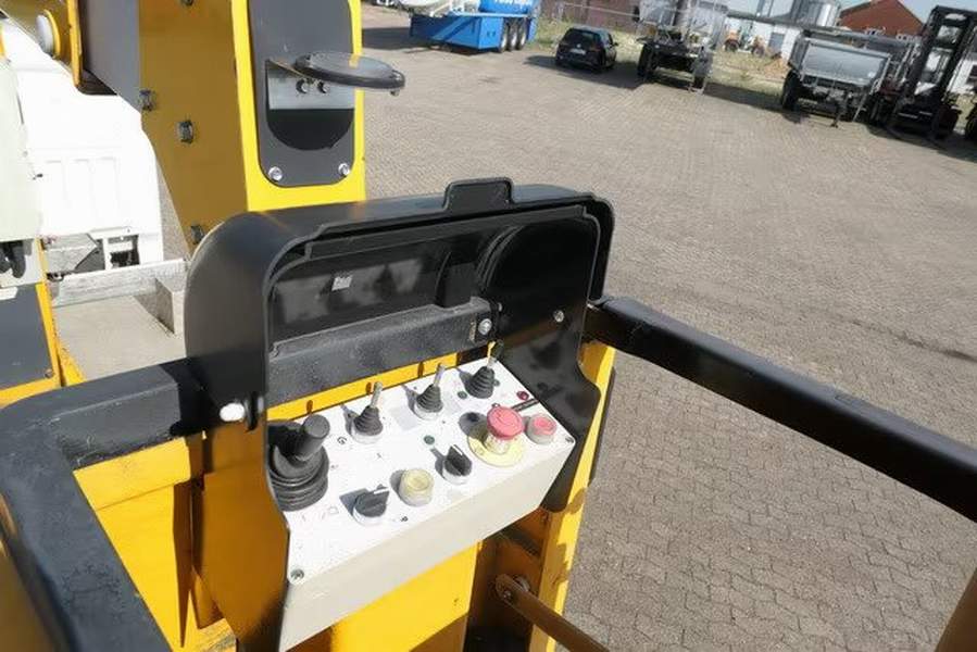 Nissan CABSTAR cu nacela 11 m inaltime de lucru - AC - 2015 - 17.900 EUR - imagine 5
