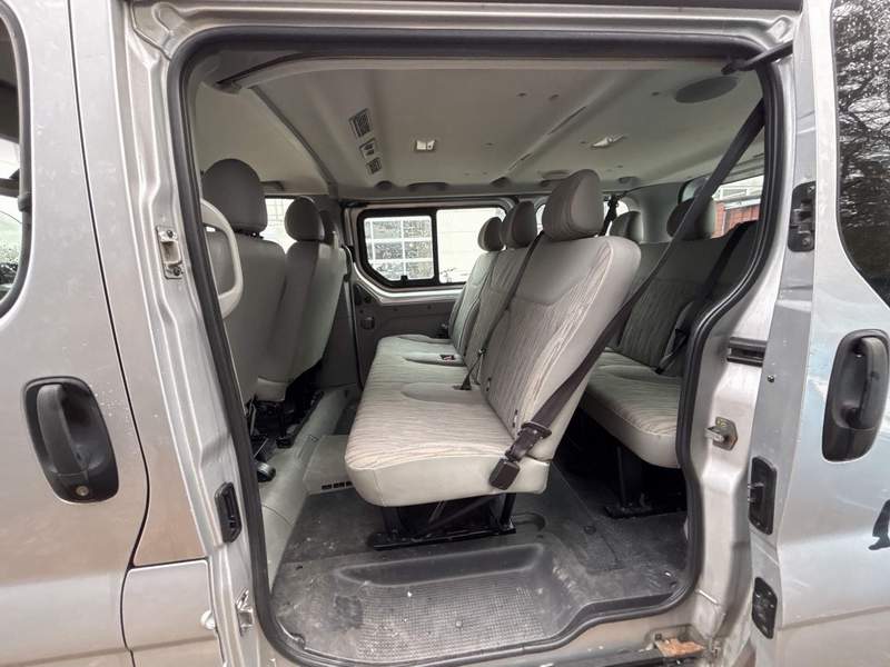 Nissan PRIMASTAR 2.0DCi cu 9 locuri - 2014 - 9.100 EUR - imagine 7