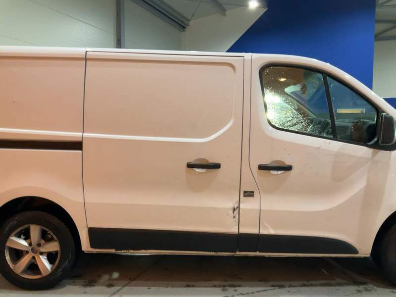 Opel VIVARO EURO6 cu AC in LEASING, RATE - 2017 - 8.800 EUR - imagine 6