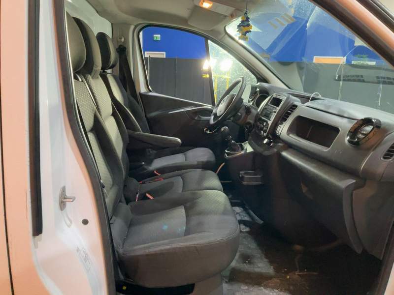 Opel VIVARO EURO6 cu AC in LEASING, RATE - 2017 - 8.800 EUR - imagine 10
