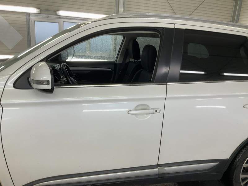 Mitsubishi Outlander 2.2Di-D 4x4 EURO6 - rate, leasing - 2016 - 12.150 EUR - imagine 4