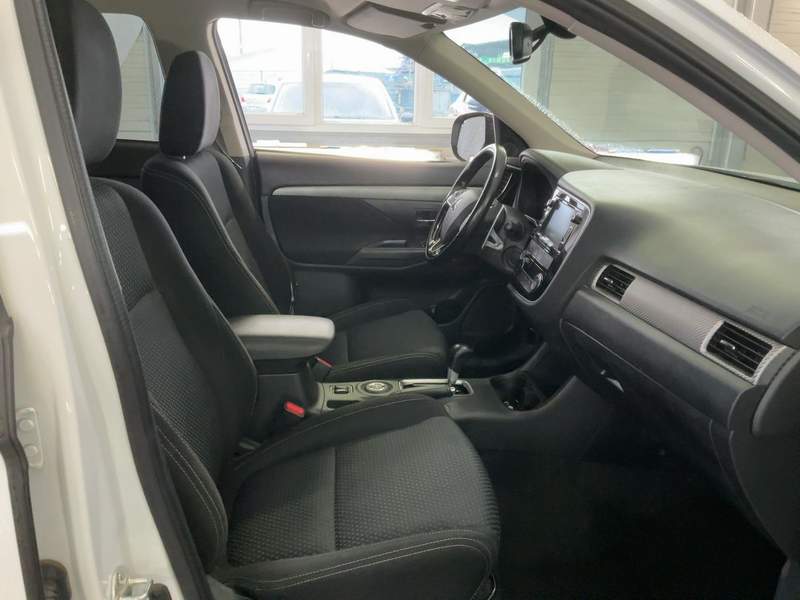 Mitsubishi Outlander 2.2Di-D 4x4 EURO6 - rate, leasing - 2016 - 12.150 EUR - imagine 11