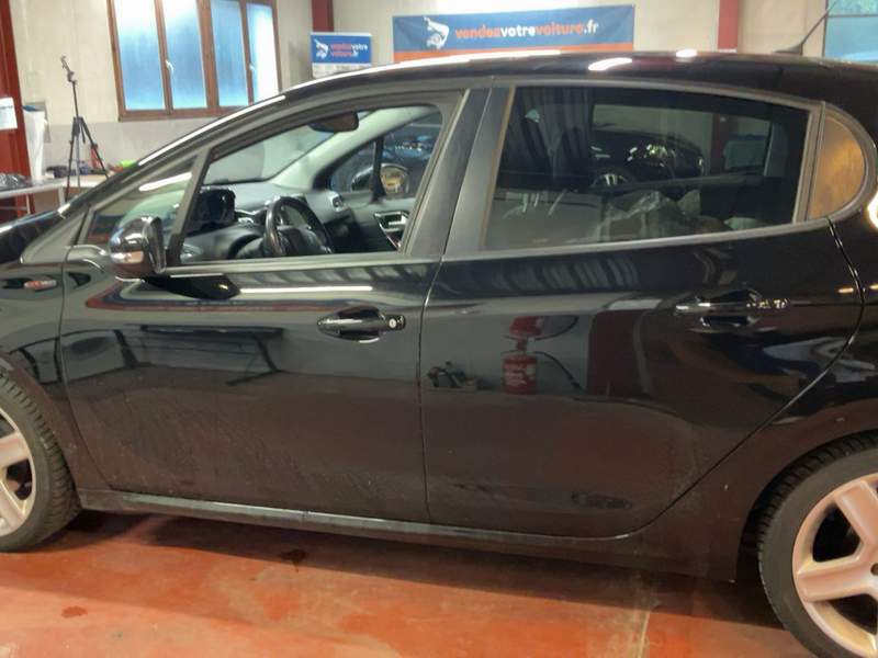 Peugeot 208 GT Line benzina, cutie manuala - rate, avans z - 2019 - 7.450 EUR - imagine 3