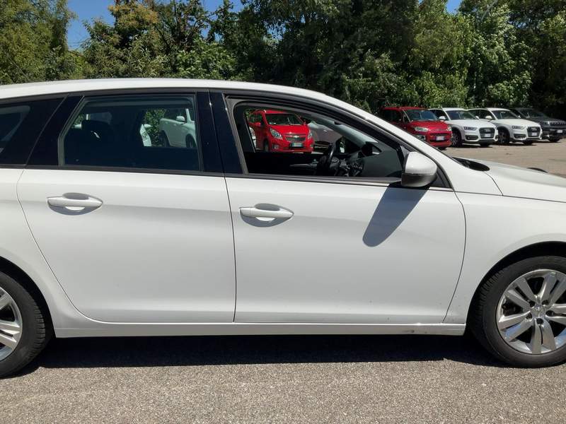 Peugeot 308 1.5L Diesel Automat -  rate, avans zero, garan - 2019 - 7.990 EUR - imagine 6