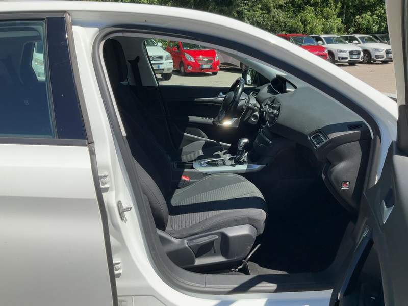 Peugeot 308 1.5L Diesel Automat -  rate, avans zero, garan - 2019 - 7.990 EUR - imagine 12
