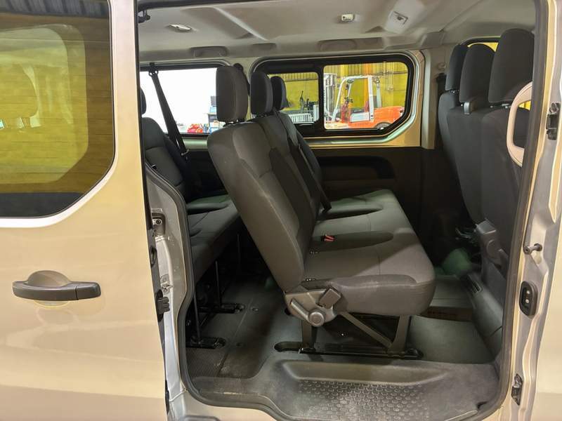 Renault TRAFIC 2.0DCi 8+1 locuri Euro6 - 2019 - 14.850 EUR - imagine 9