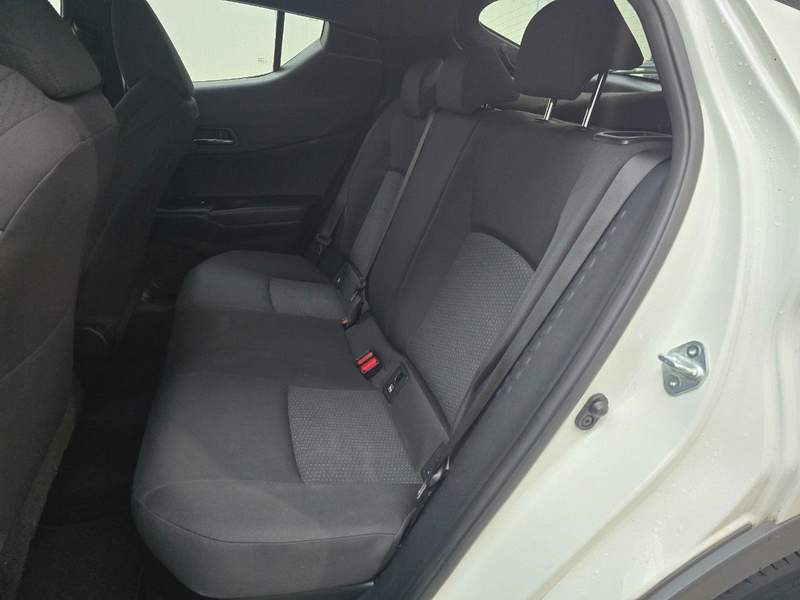 Toyota C-HR 1.8 Hybrid, rate, leasing, avans 0, garantie - 2017 - 11.900 EUR - imagine 5